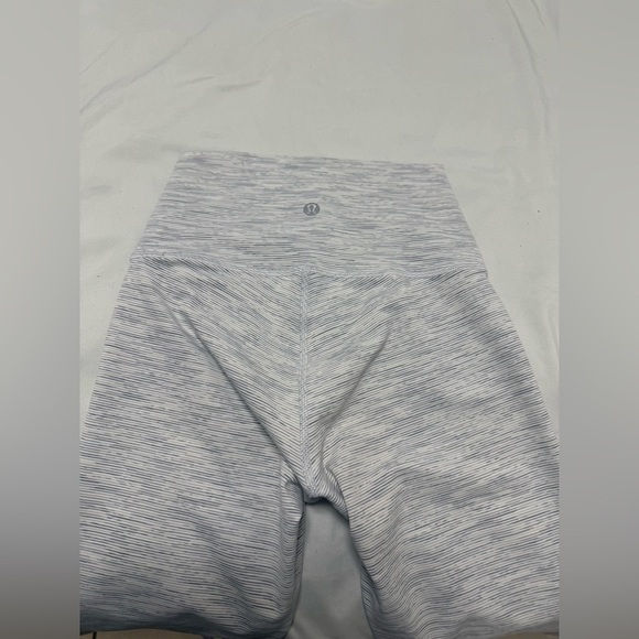 Lululemon Wunder Under High-Rise 7/8 Tight *Luxtreme 25" - Picture 8 of 9